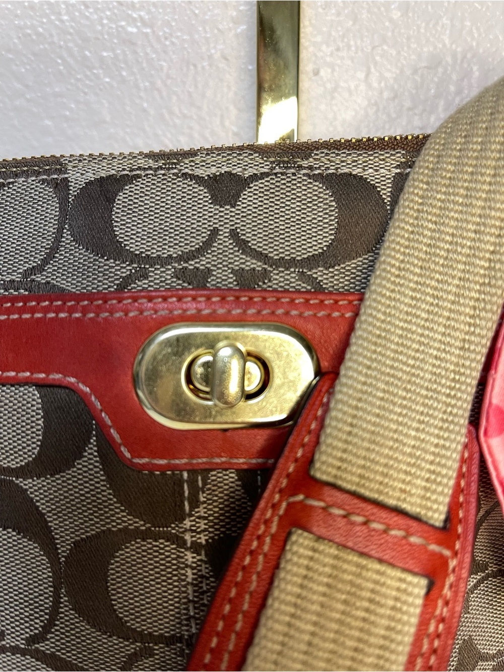 Coach Hamptons Signature Canvas Swingpack Crossbody with Original Twilly & Tag - Picture 5 of 16